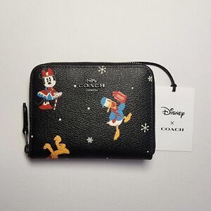 NWT Disney CN028 Limited Edition Coach Small Zip Around Wallet Holiday Print